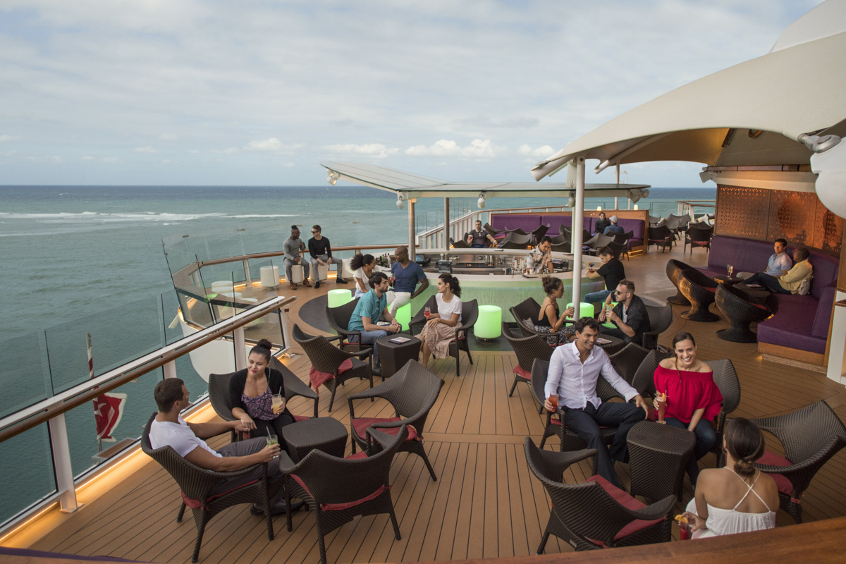 MyCruise Celebrity-Cruises Reflection Offentlige-arealer Barer-lounger-atrium1